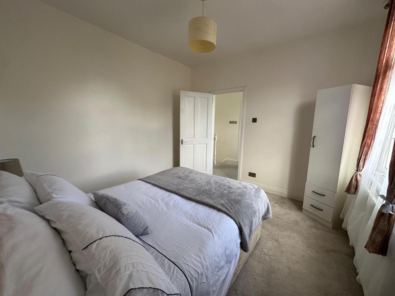 Luxurious Living 4 Bedroom Home London Bagian luar foto