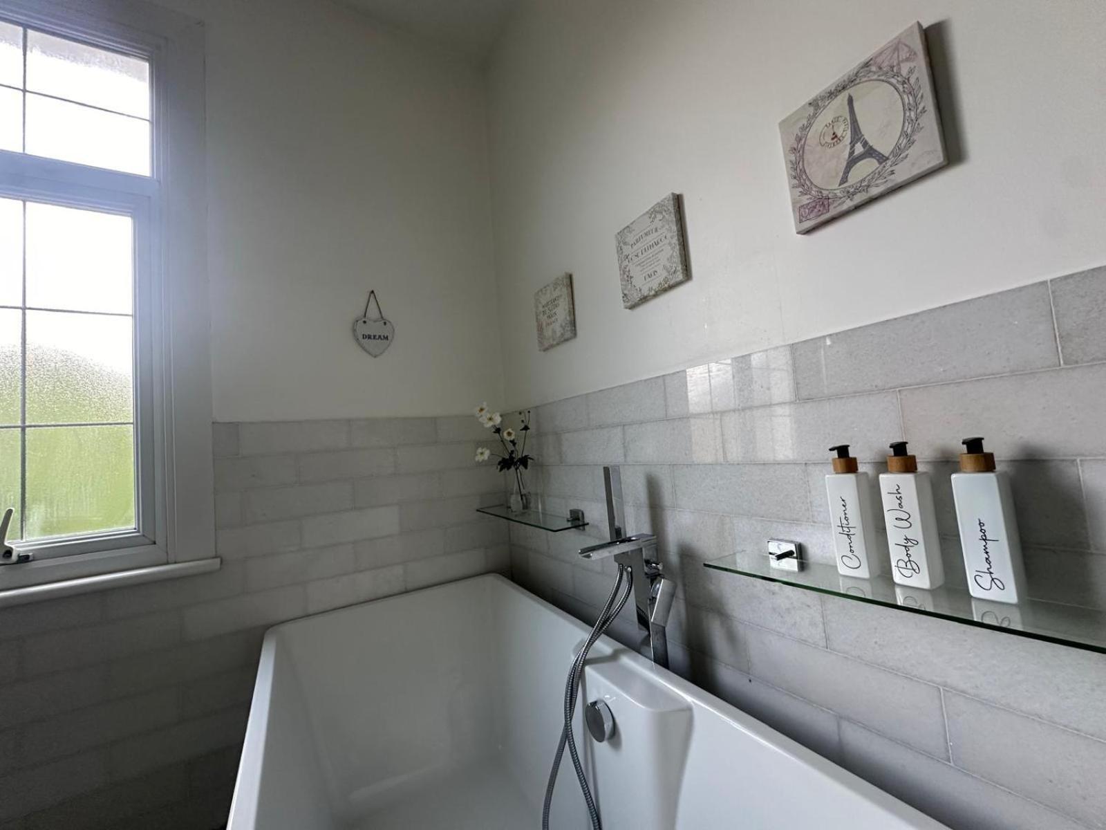 Luxurious Living 4 Bedroom Home London Bagian luar foto