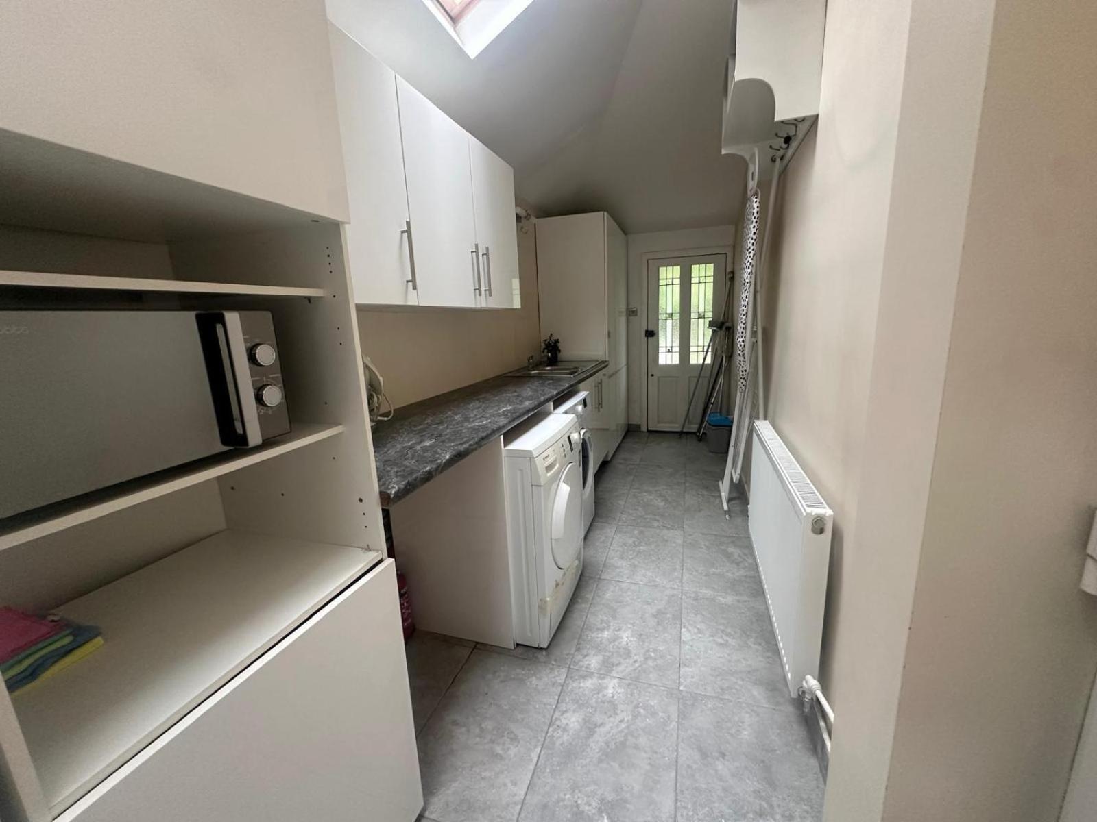 Luxurious Living 4 Bedroom Home London Bagian luar foto