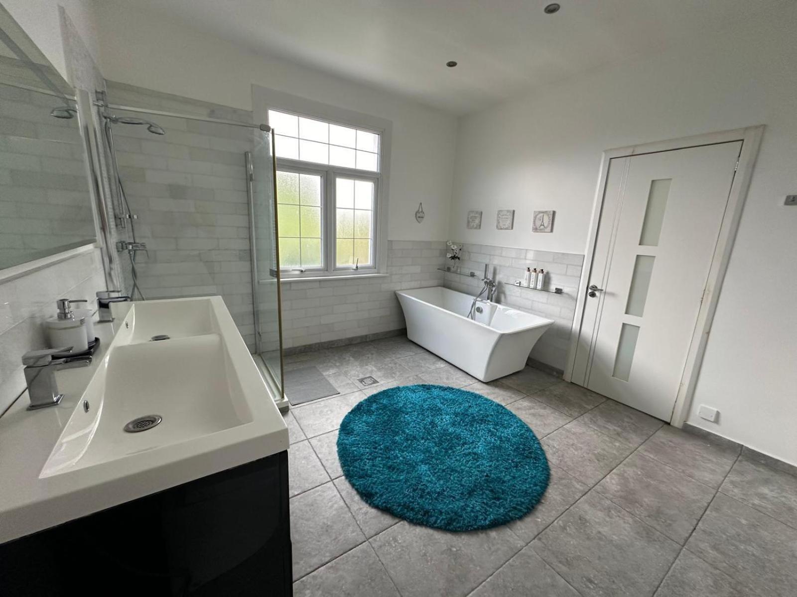 Luxurious Living 4 Bedroom Home London Bagian luar foto