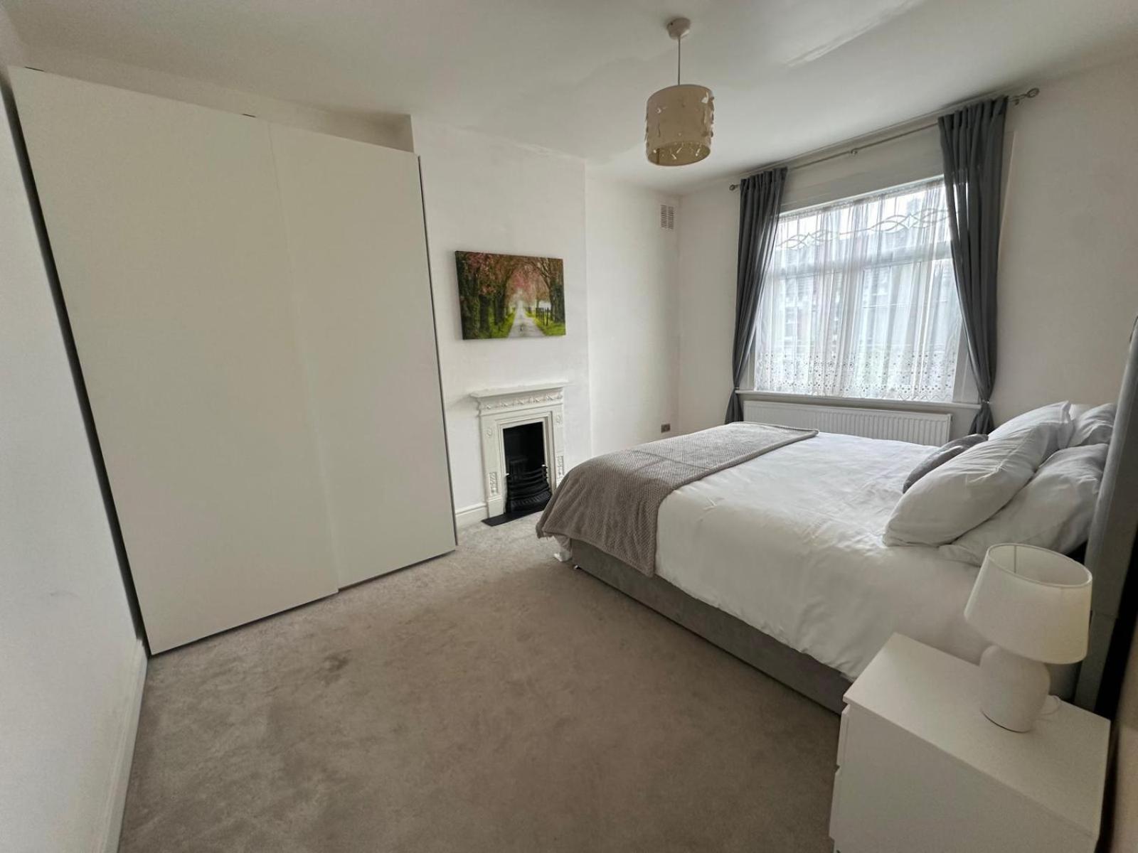 Luxurious Living 4 Bedroom Home London Bagian luar foto