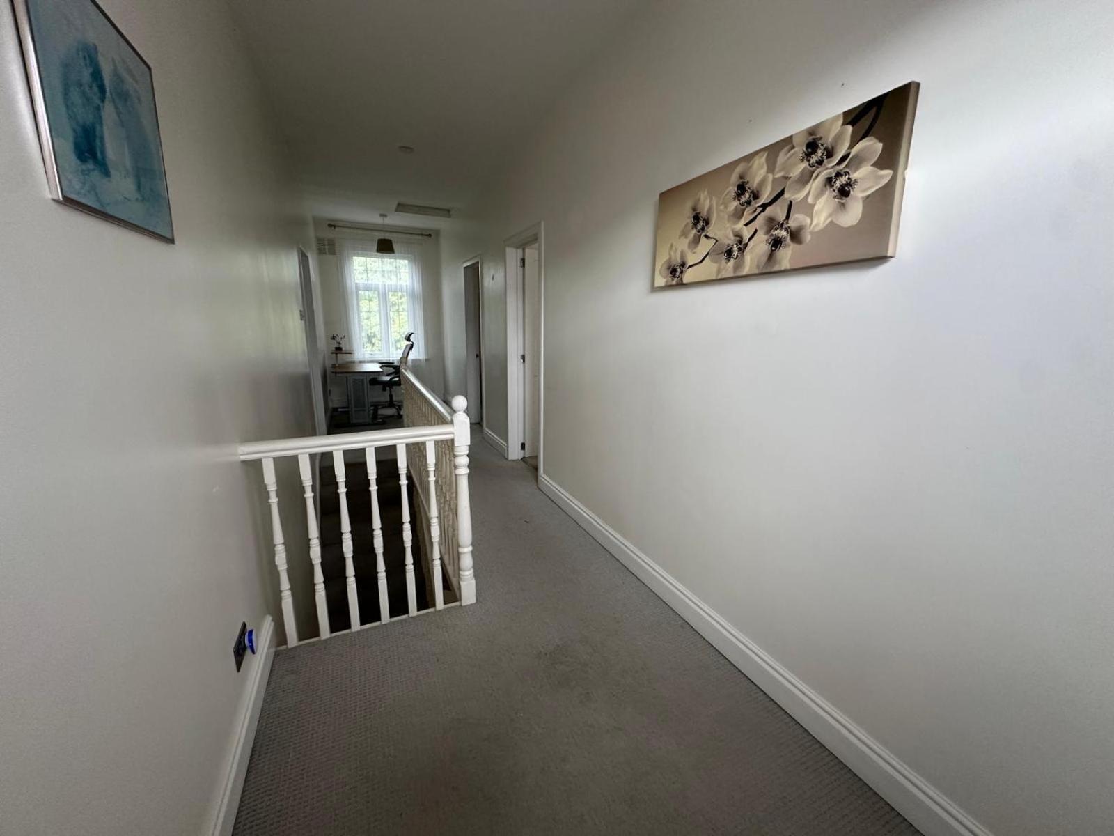 Luxurious Living 4 Bedroom Home London Bagian luar foto