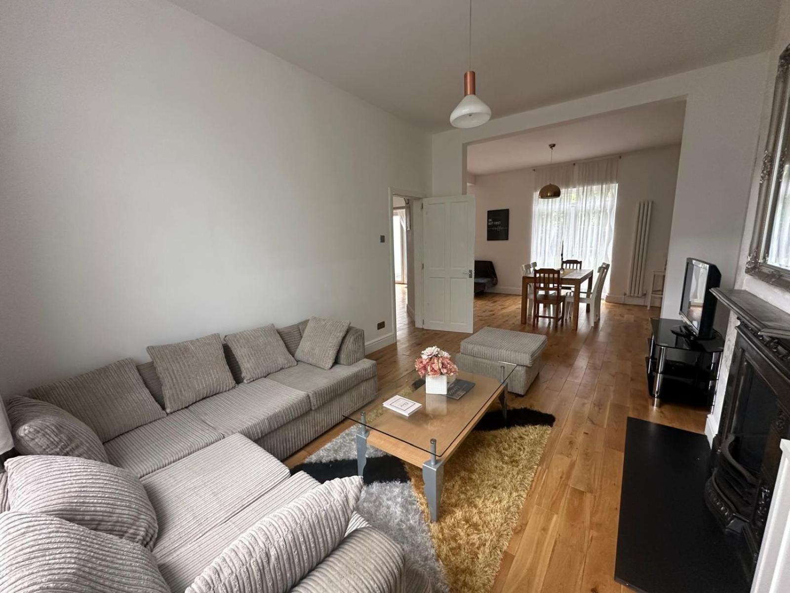 Luxurious Living 4 Bedroom Home London Bagian luar foto