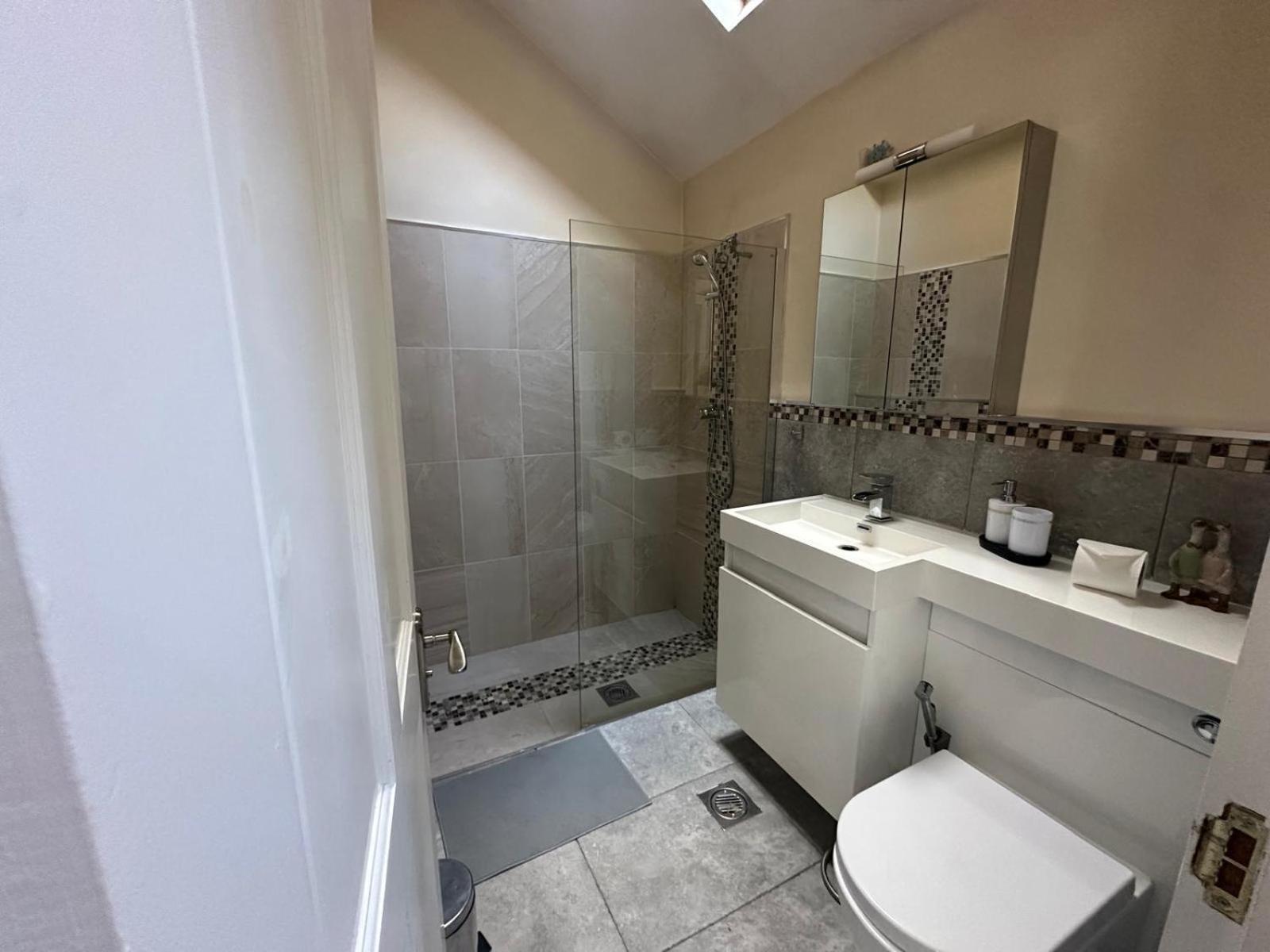 Luxurious Living 4 Bedroom Home London Bagian luar foto