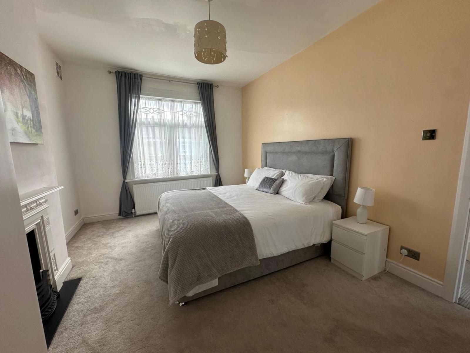 Luxurious Living 4 Bedroom Home London Bagian luar foto