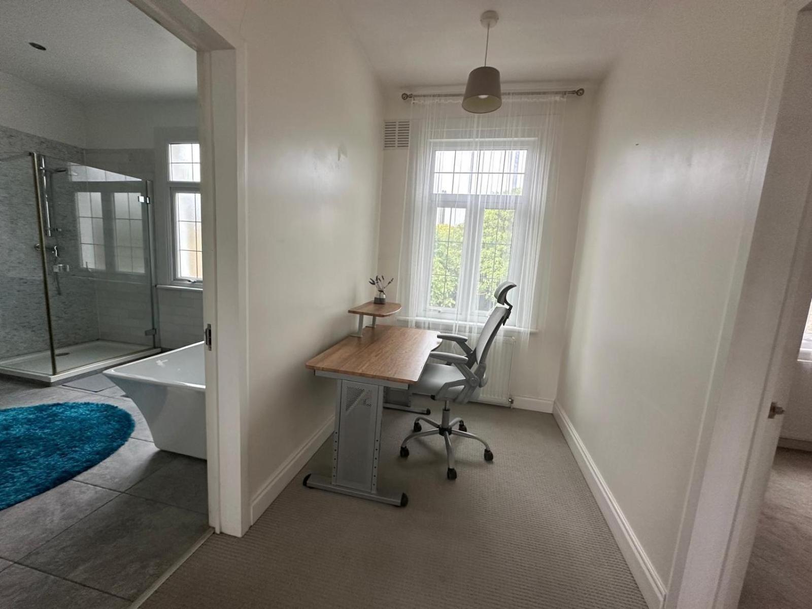 Luxurious Living 4 Bedroom Home London Bagian luar foto