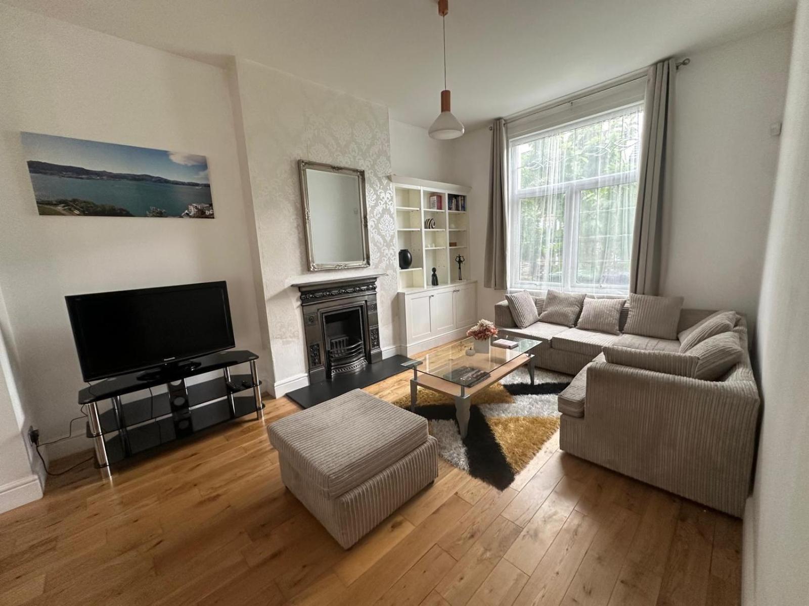Luxurious Living 4 Bedroom Home London Bagian luar foto