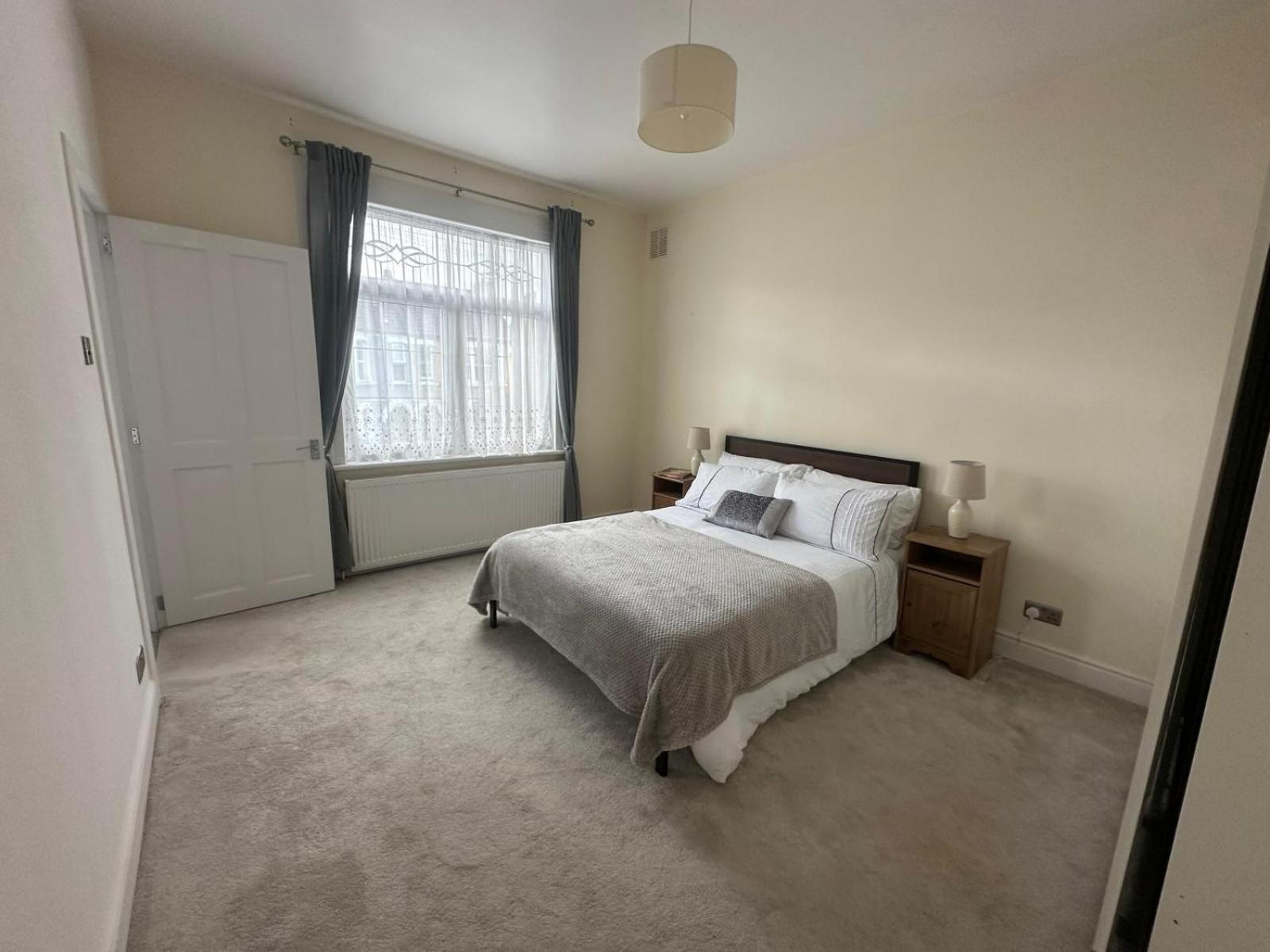 Luxurious Living 4 Bedroom Home London Bagian luar foto