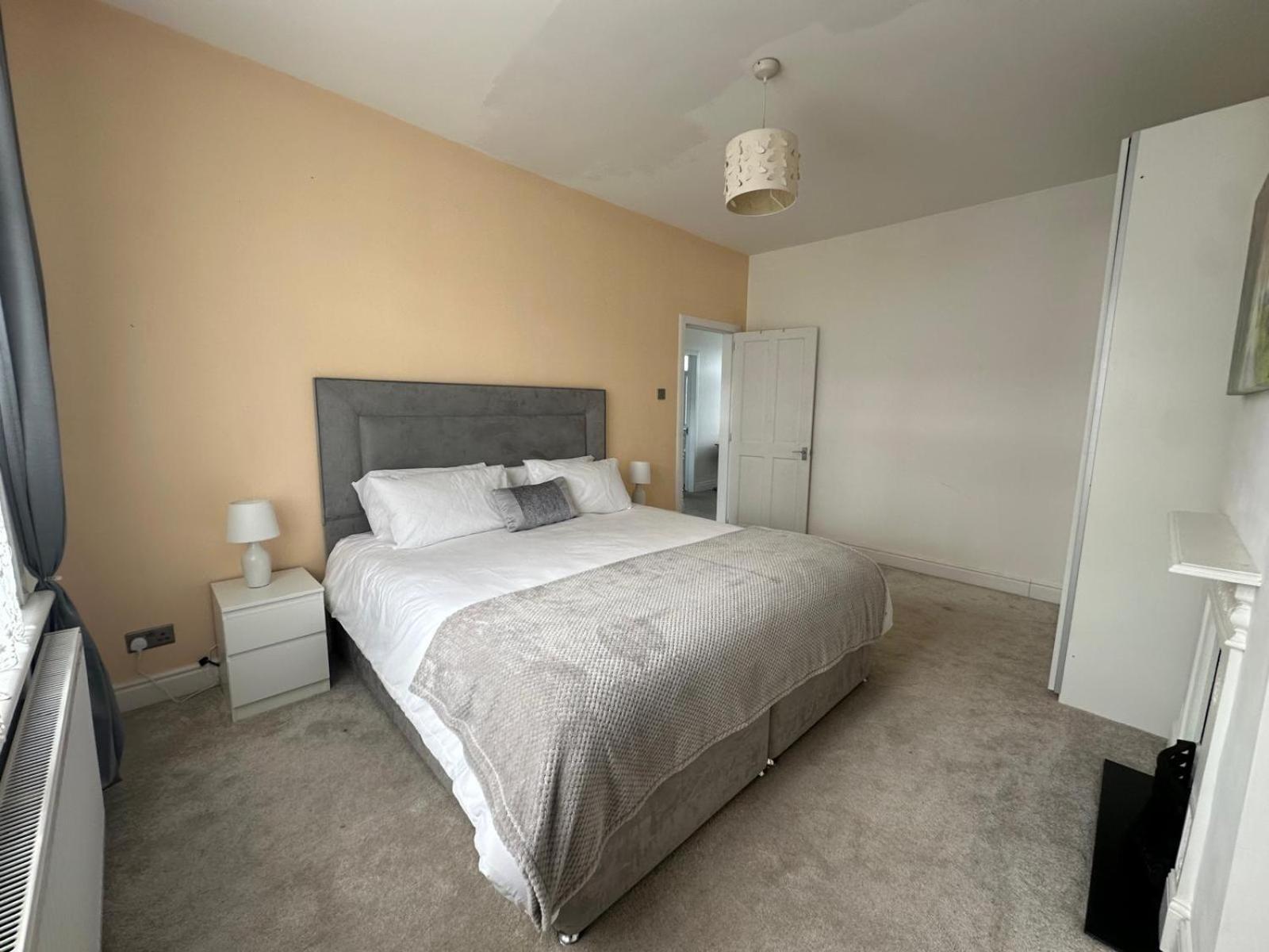 Luxurious Living 4 Bedroom Home London Bagian luar foto