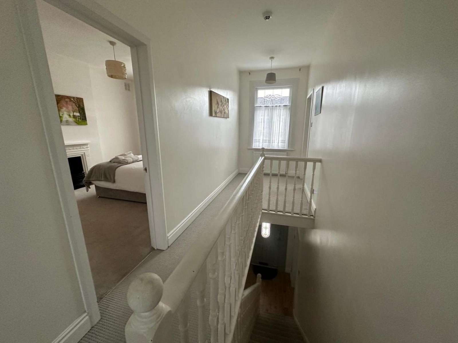 Luxurious Living 4 Bedroom Home London Bagian luar foto